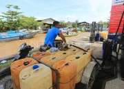 Stok BBM Subsidi Minim, Nelayan Aceh Barat Terpaksa Ambil Solar di SPBU Umum