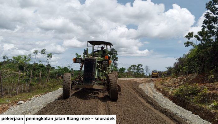 PUPR Aceh Barat Lanjutkan Pengaspalan Jalan Blang Mee–Seuradeuk Sepanjang 200 Meter