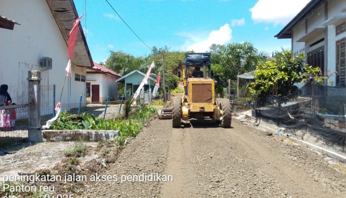 PUPR Aceh Barat Aspal Jalan di Wilayah Kota dan Pedesaan